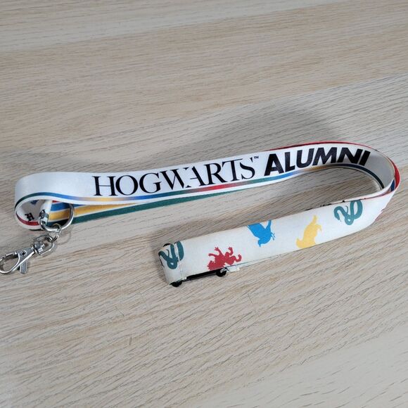 Universal Studios Harry Potter Hogwarts Alumni Lanyard Card Key Fob Holder Clip - Picture 5 of 5
